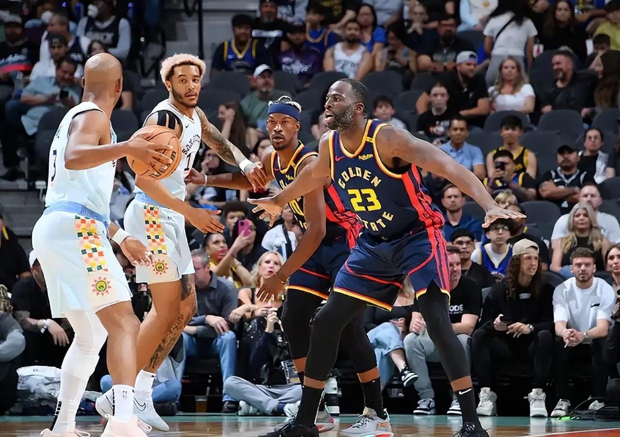 勇士大胜马刺,晋级西部决赛 勇士大胜马刺,晋级西部决赛