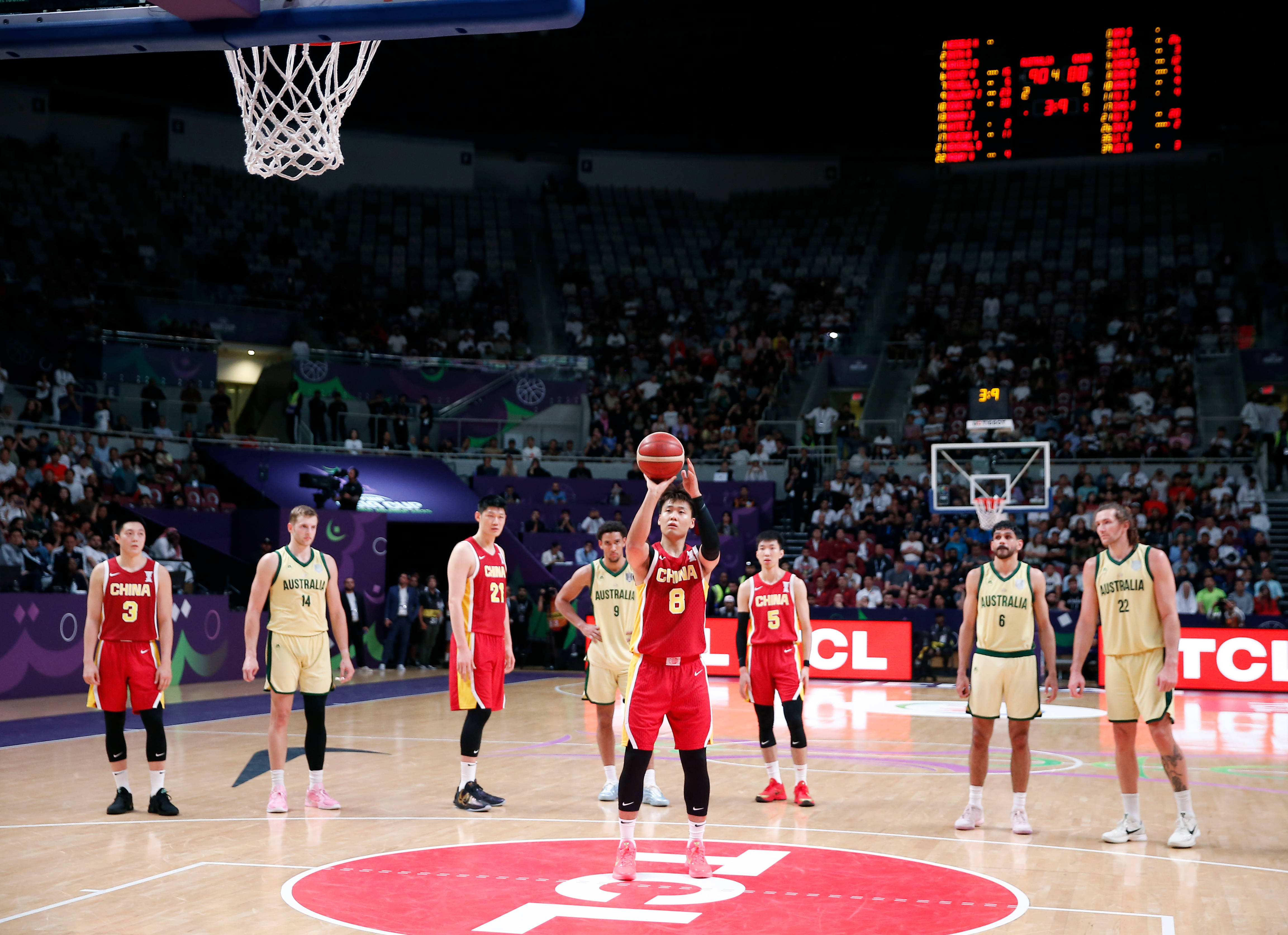 亚洲杯男篮比赛：中国队惨遭夺冠对手逆转