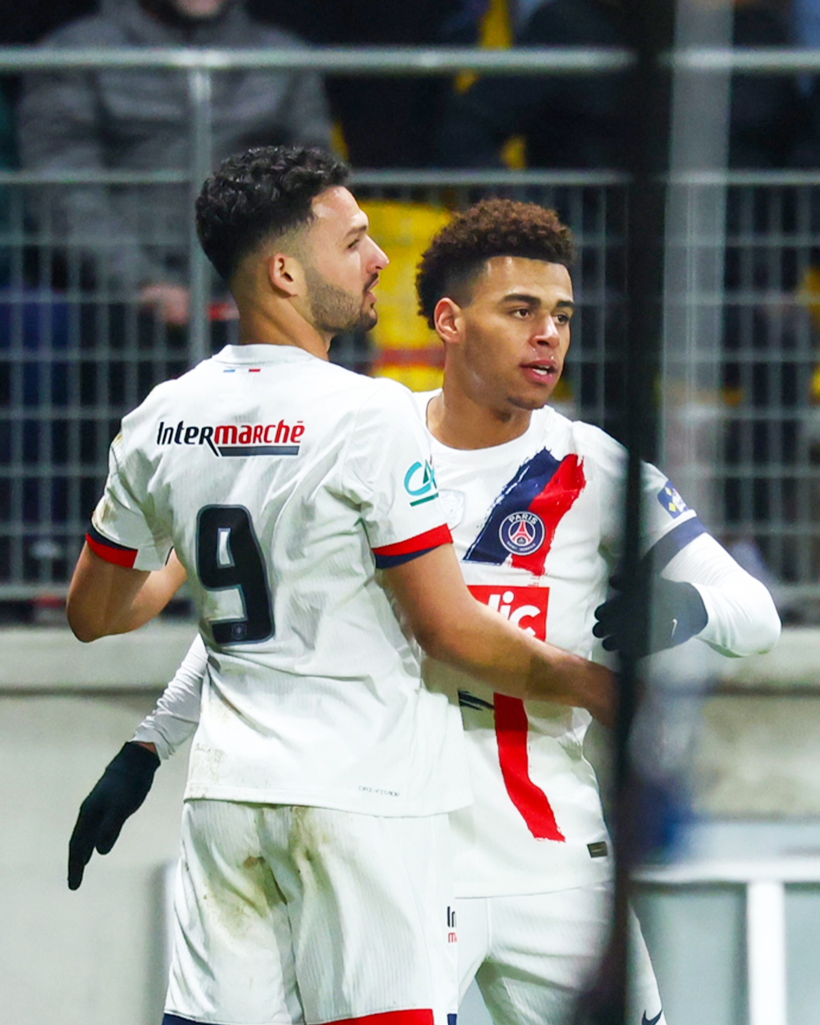 里尔与昂热对决,保持领先优势 里尔与昂热对决,保持领先优势