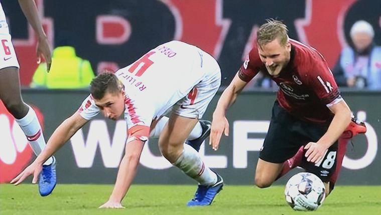 柏林赫塔球员受伤，后防线岌岌可危